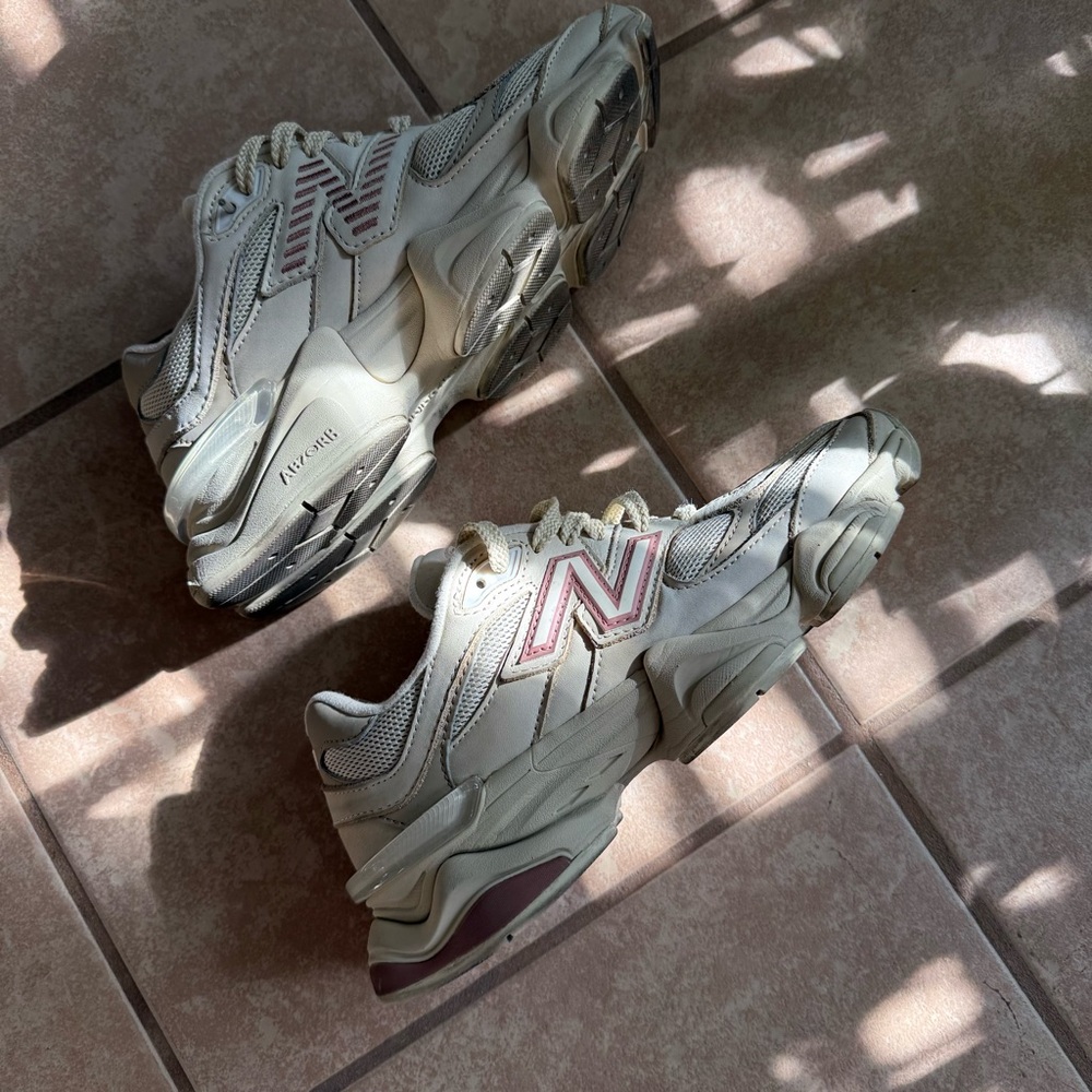 New Balance 9060 Tan W8 M6.5